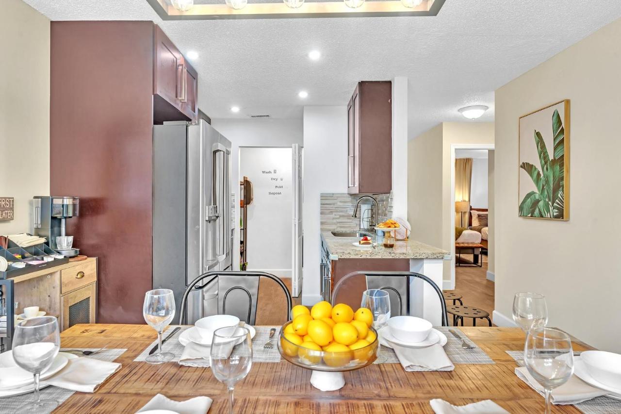 Estelo's Place - Modern Townhouse With King Bed, Only 5 Min From The Airport! Ferienhaus