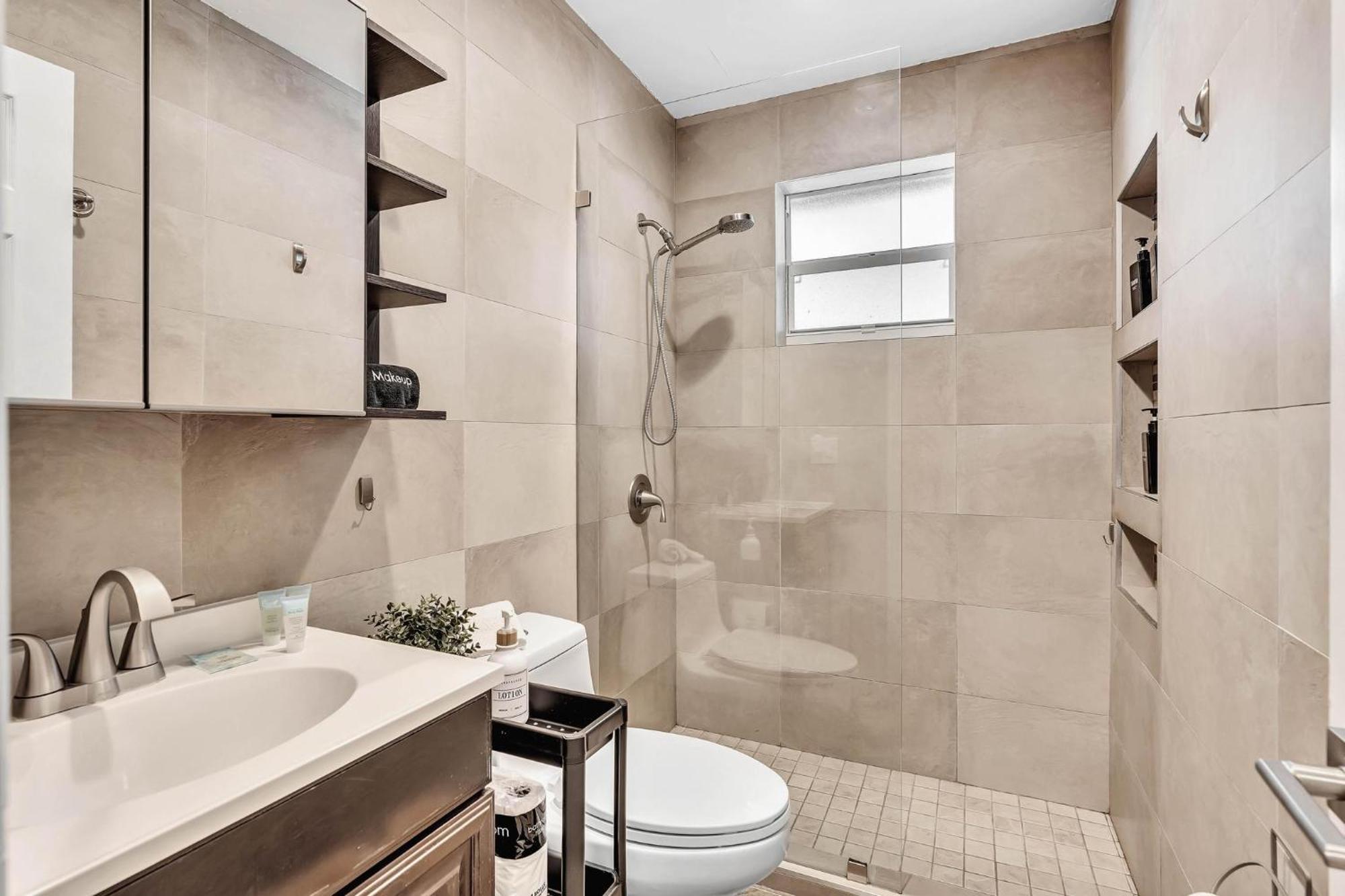 Ferienhaus Estelo's Place - Modern Townhouse With King Bed, Only 5 Min From The Airport! Miami